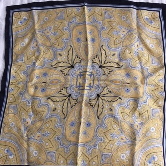 Silk pocket square - Picture 1 of 1